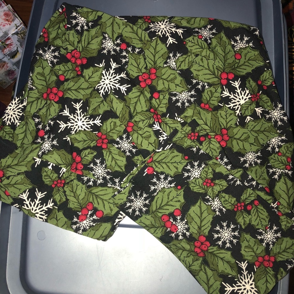 TC2 Christmas leggings Lularoe